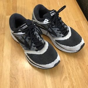 Brooks Revel Sneakers